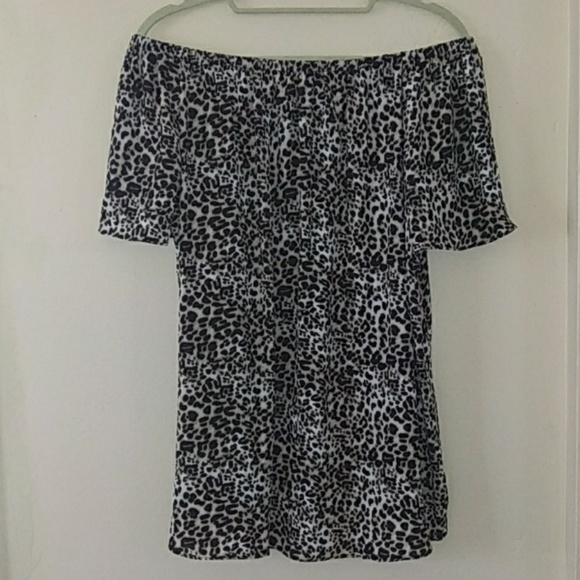 Vince Camuto Tops - Vince Camuto off the shoulder shirt